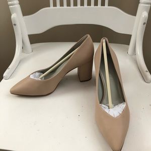 1 state nude block heels w pointed toe